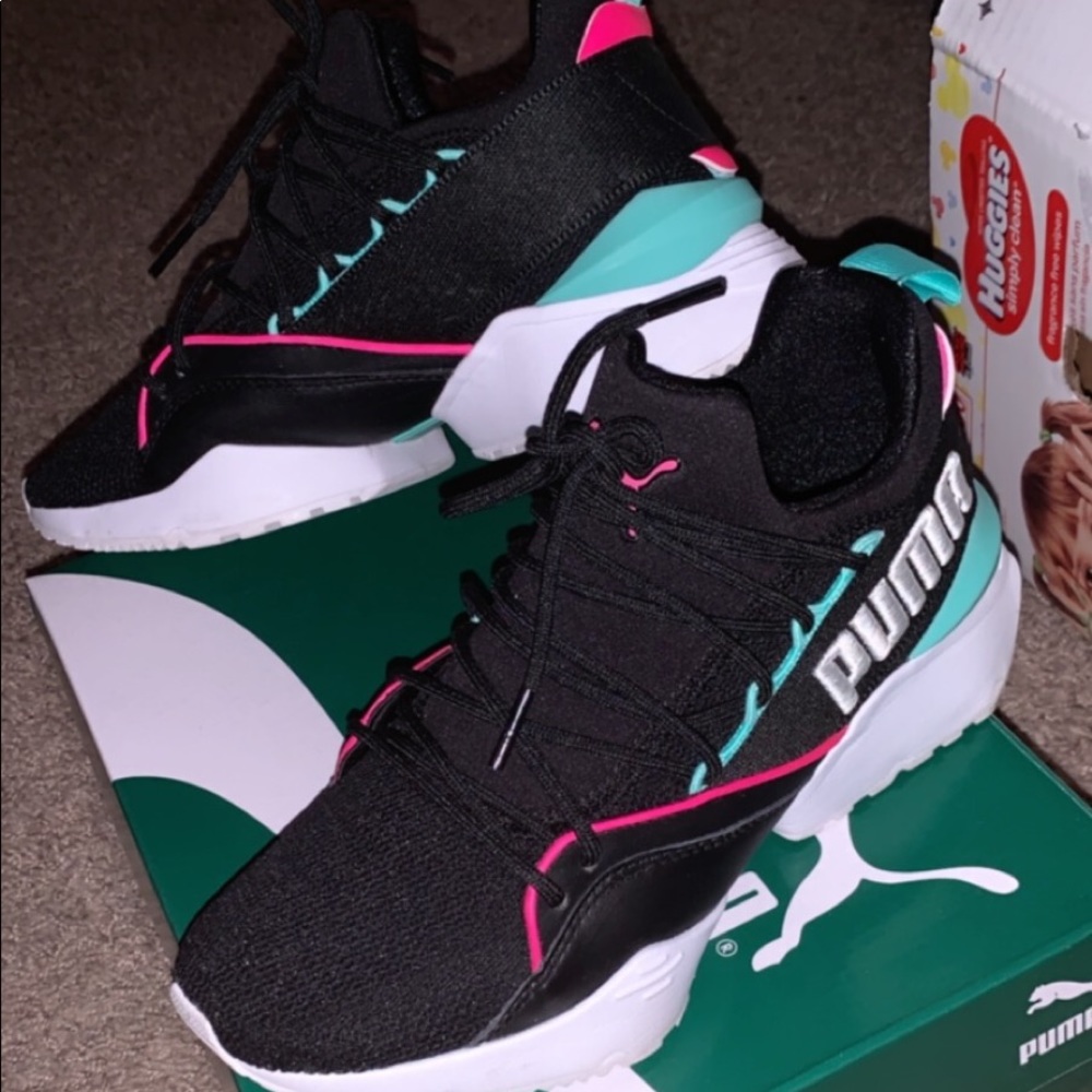 Shoes pumas size 6